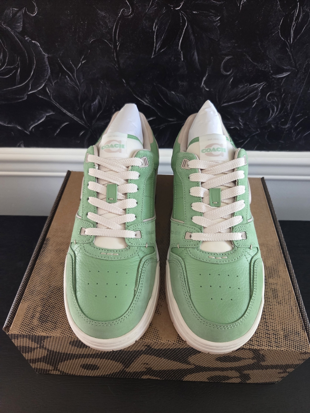 NWT Coach Soho Sneakers Vivid Green Suede Leather 9.5 Never Worn Discontinued - Picture 3 of 6